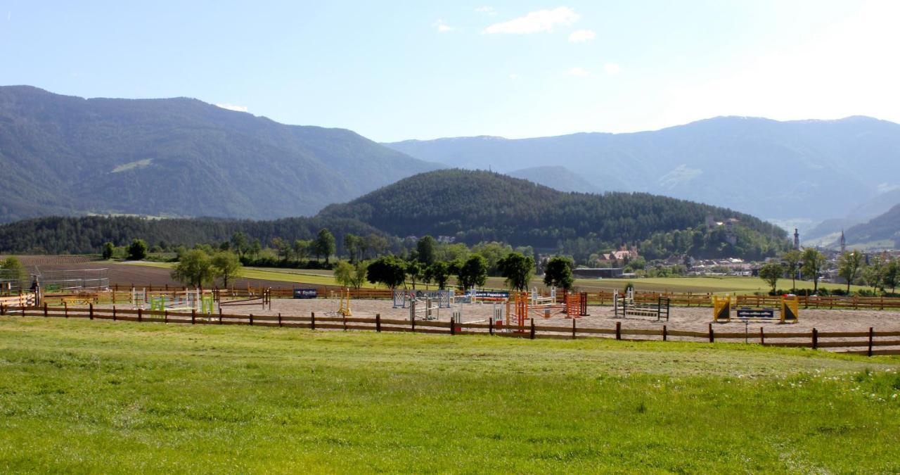 Schoenhuberhof - Panoramalage Apartment Brunico Bagian luar foto